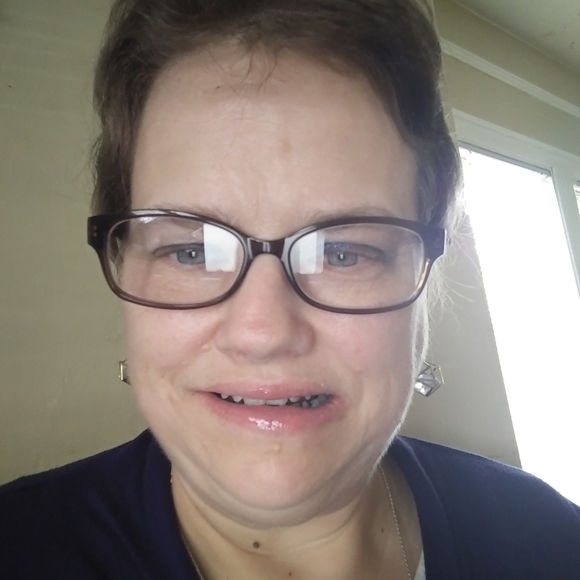 Meet your Posher, Laurie - Picture 6 of 11